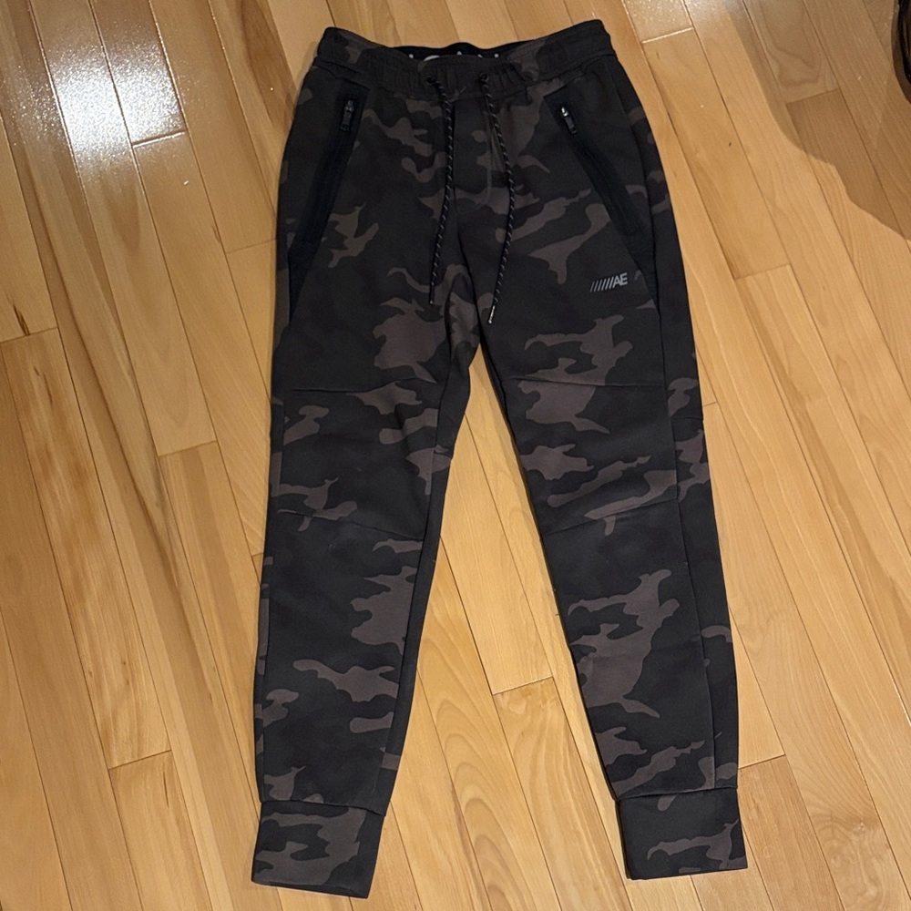 GUC Men’s American Eagle Active Flex Camo Green Jogger - size XS